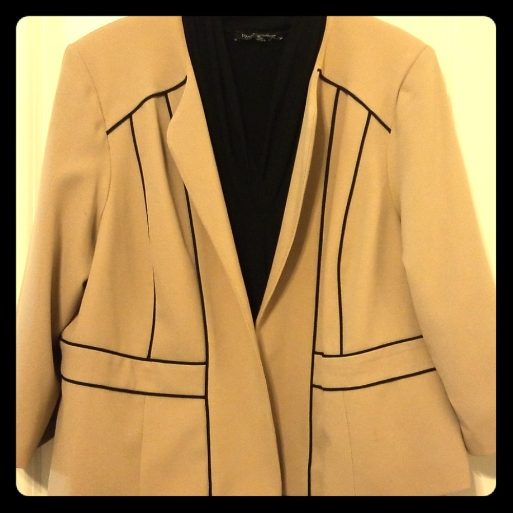 Women's Jacket Tan and Black open style perfect